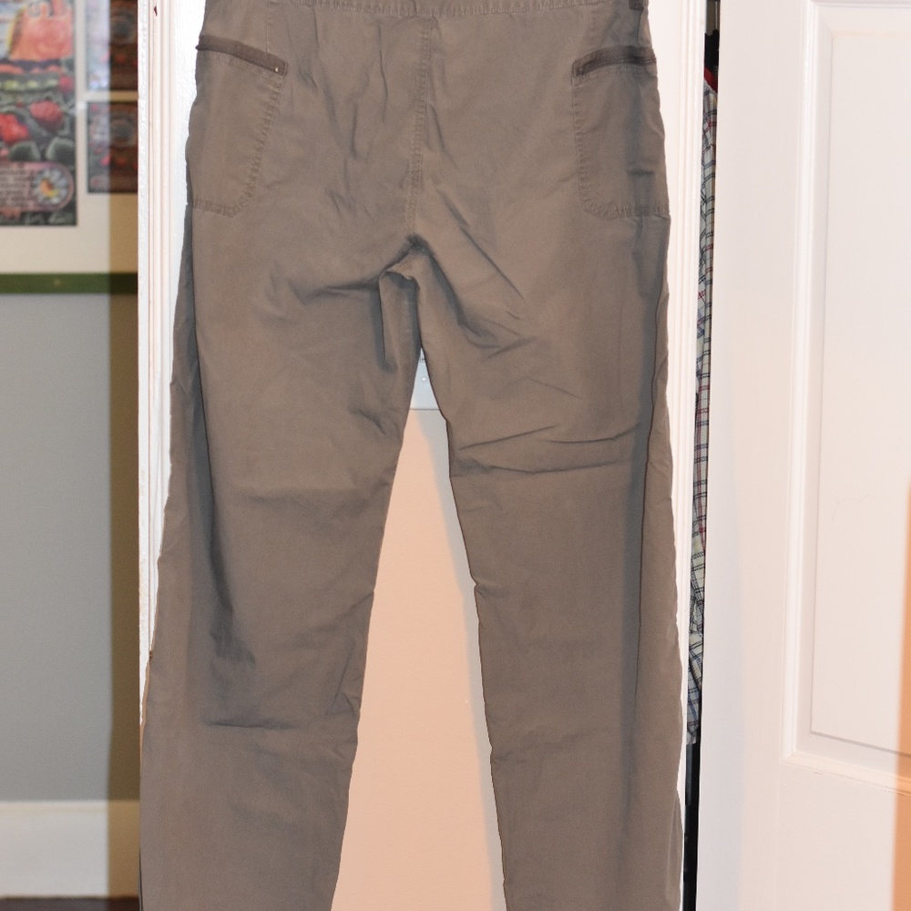 Calvin Klein - Picture 2 of 2